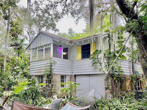 3rd image of 10005 Banyan Dr