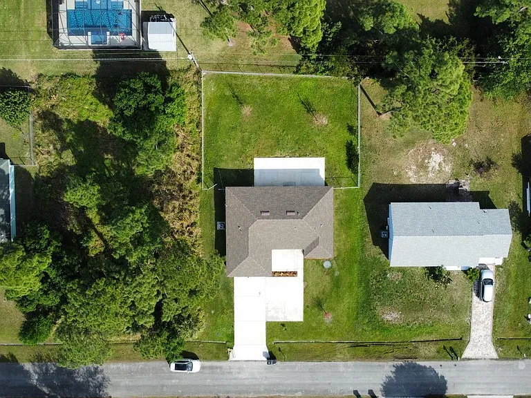 361 NW Friar St — Photo 2