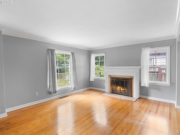 5th image of 10059 NE Beech St