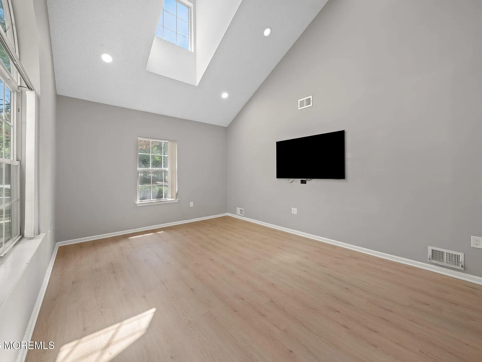 3 bed, 2.5 bath, 1991 sqft, $3,750 — Photo 3