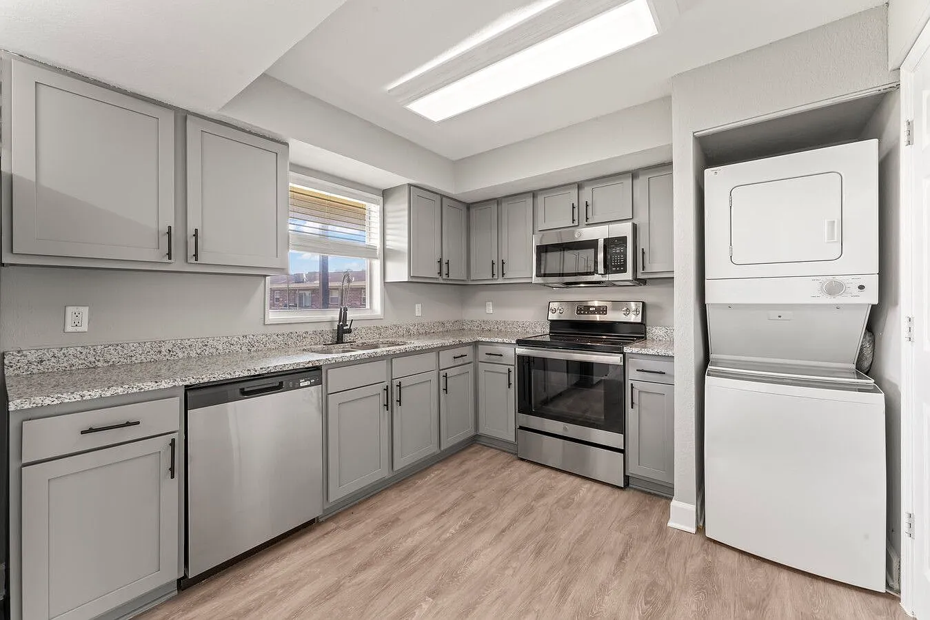 Sea Oats Apartments — Photo 1