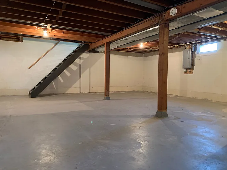 208 Market Pl — Photo 7