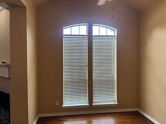 5th image of 5615 Lori Ln