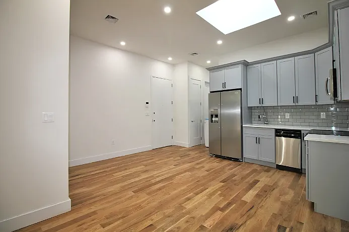 1066 Hancock St #3 — Photo 5