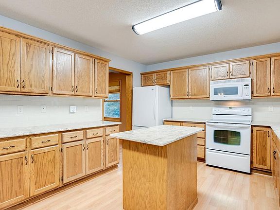 4th image of 5947 Bayberry Dr