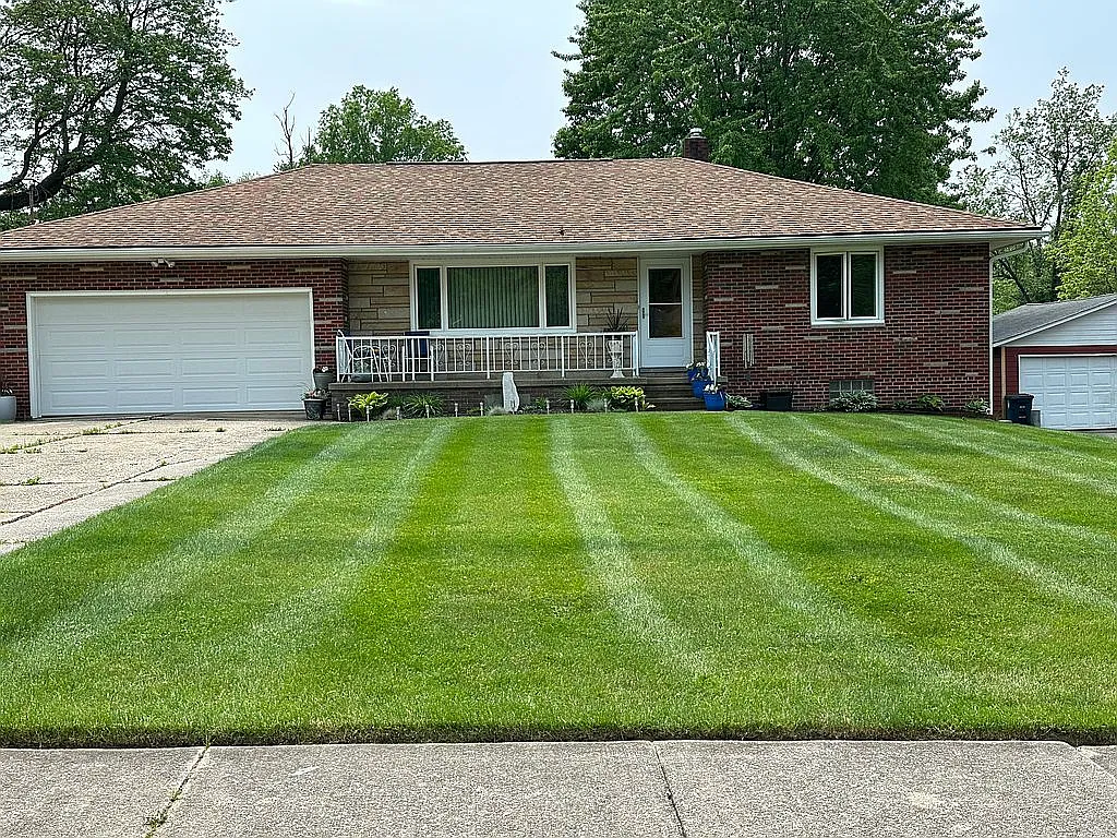796 Jonathan Ave photo 1