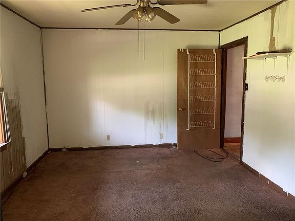 3rd image of 827 Live Oak St