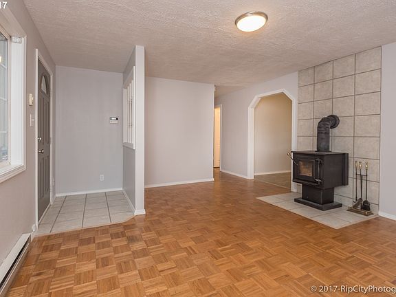 5th image of 3615 E McLoughlin Blvd