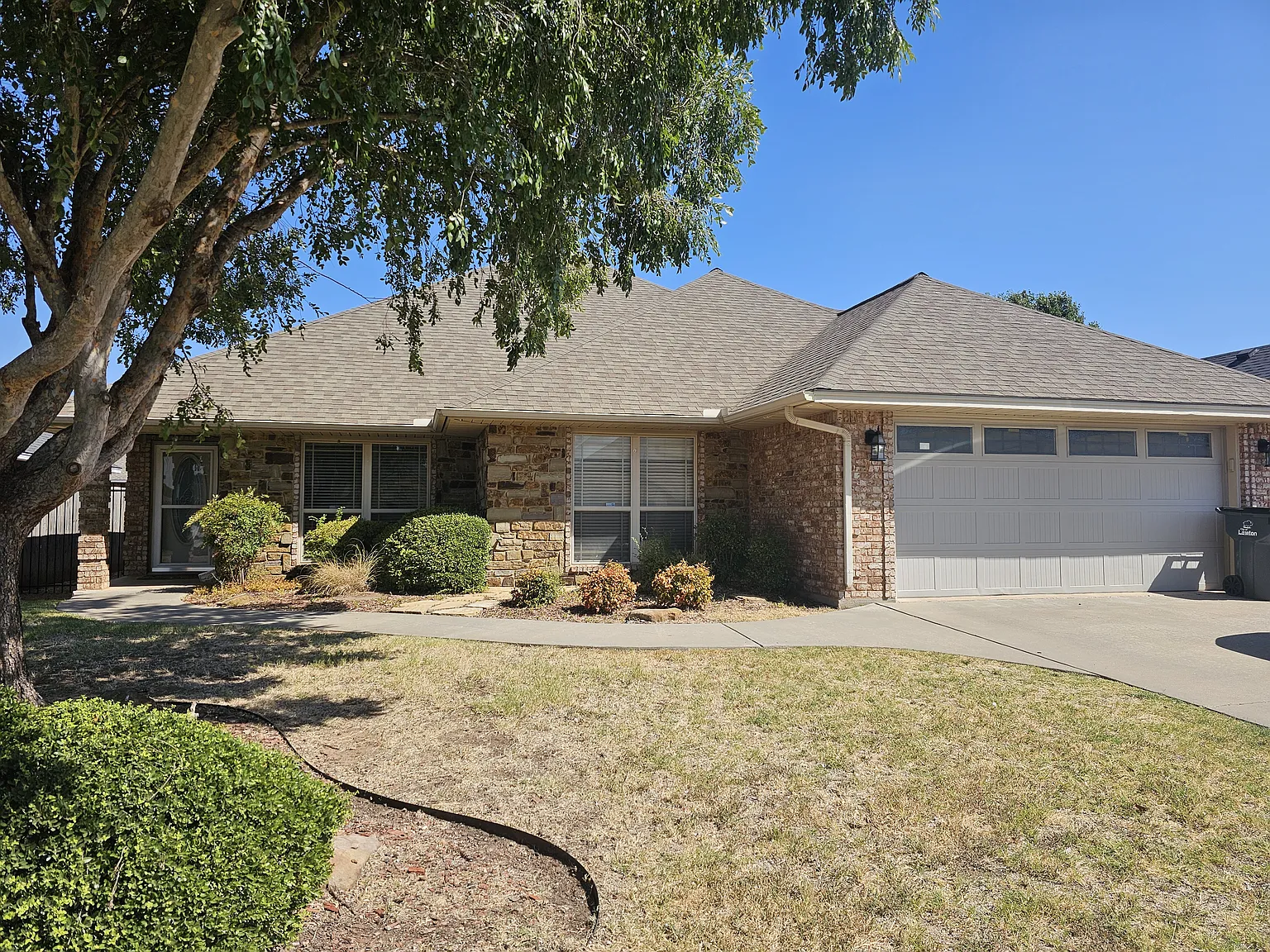 4 bed, 2061 sqft, $2,300 — Photo 1