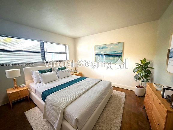 4th image of 1525 NE 135th St #14