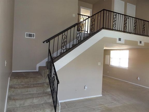 3rd image of 4535 NE Bell Ave