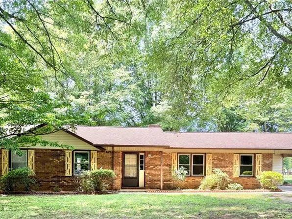 7062 State Highway 66 S, King, NC 27021