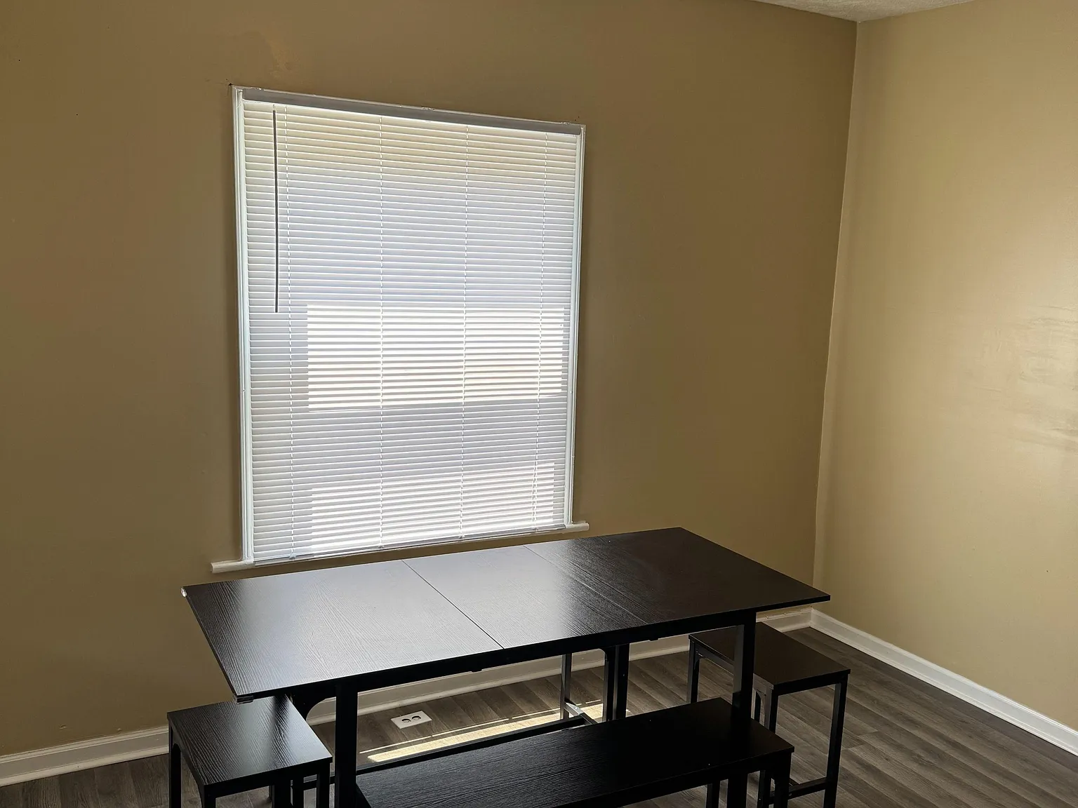 4 bed, 2.0 bath, 1852 sqft, $815 — Photo 4
