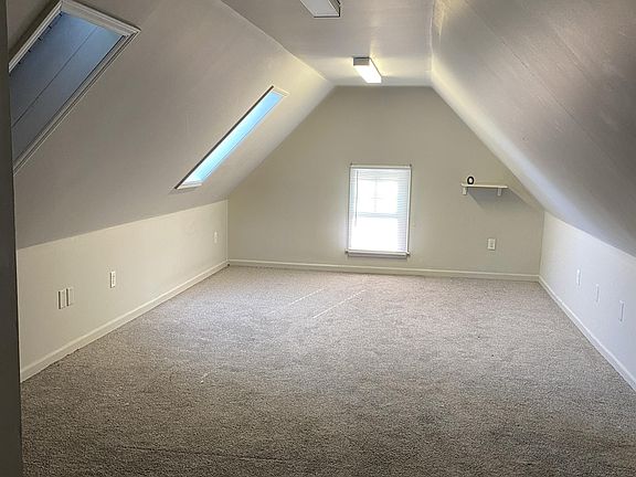 4th image of 224 N Summit St APT 2
