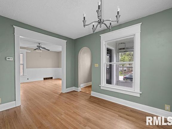 2nd image of 2027 College Ave