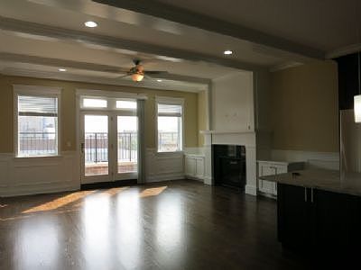 3rd image of 1324 W Grand Ave