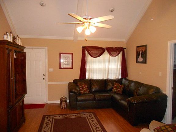 3rd image of 109 Long Pine Dr