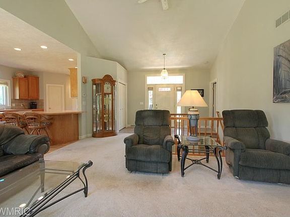 4th image of 9333 Garden Gate Ct NE