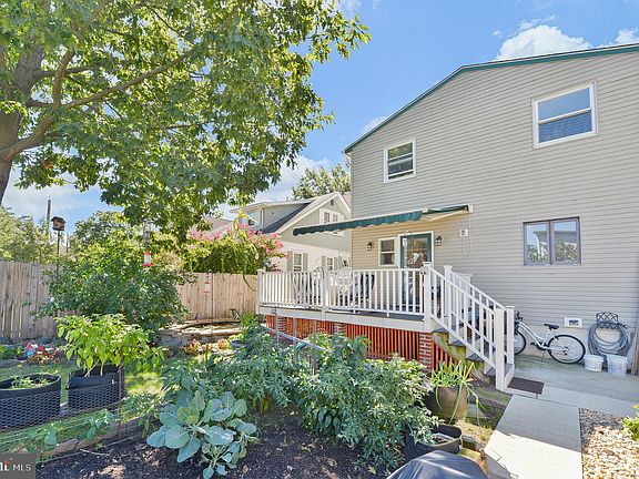5th image of 19 E Thompson Ave
