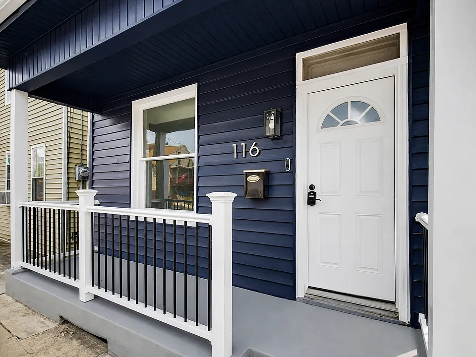 116 W Main St