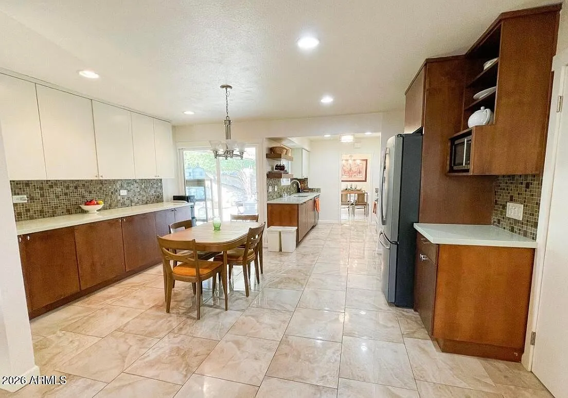 5 bed, 3.0 bath, 1890 sqft, $3,400 — Photo 4