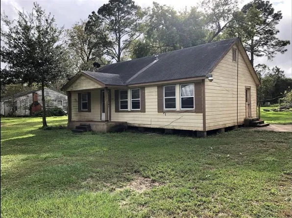 523 Live Oak Dr, Jones Creek, TX 77541