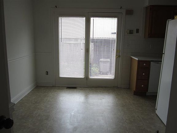 4th image of 3425 Sunbury Ln
