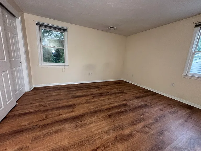 118 Montclair Ave — Photo 9