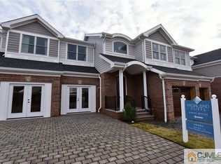 10 Penzias Pl, Highland Park, NJ 08904