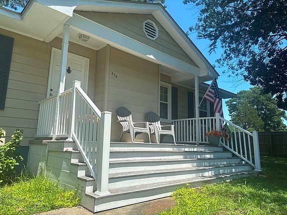 3rd image of 216 Claybrook Ave