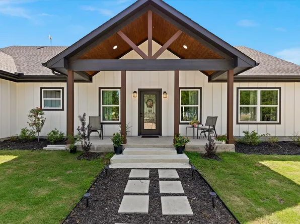 710 Valek Rd, Ennis, TX 75119