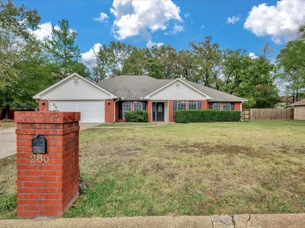 286 Hunters Glen Dr, Lufkin, TX 75904