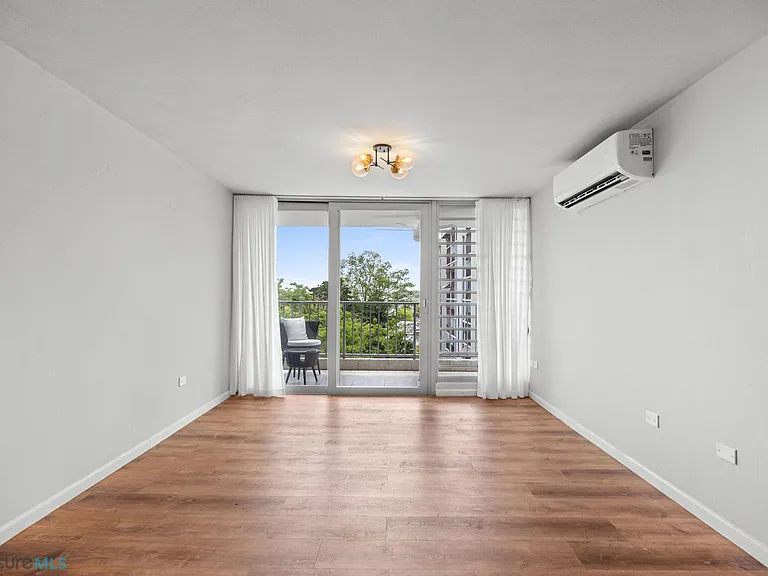 355 Calle Galileo #11L — Photo 7