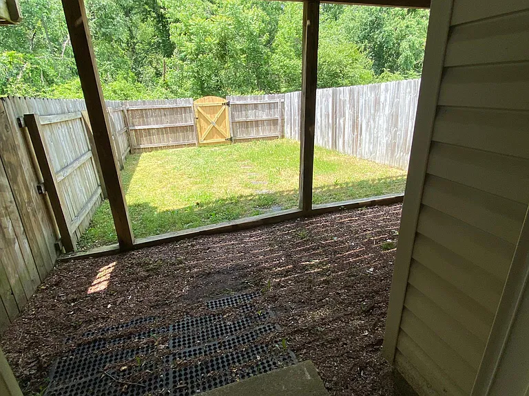 402 Dundee Pl — Photo 33
