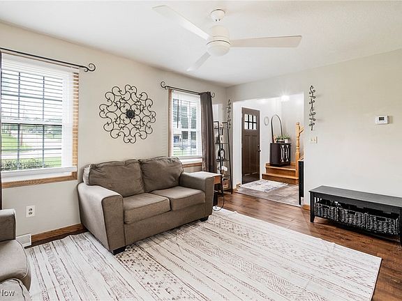 4th image of 3708 Oakview Dr