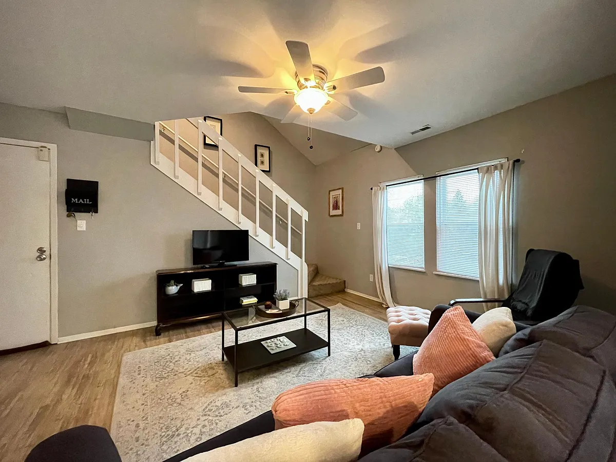 Photo 1 of 24 - 1176 Jaeger St - Columbus, OH Open floor plan on main floor - 1176 Jaeger St