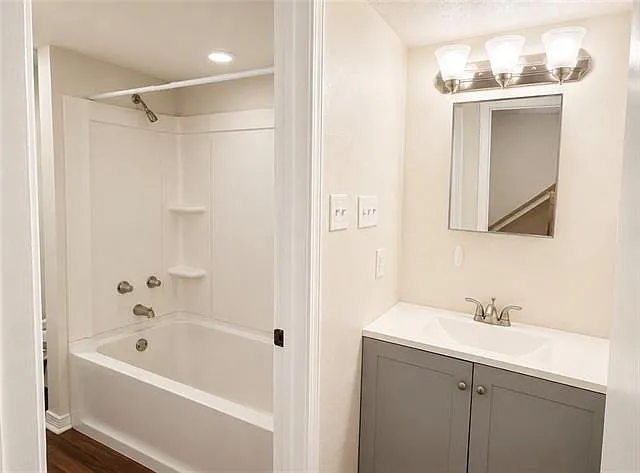 3324 Seine St #B — Photo 9