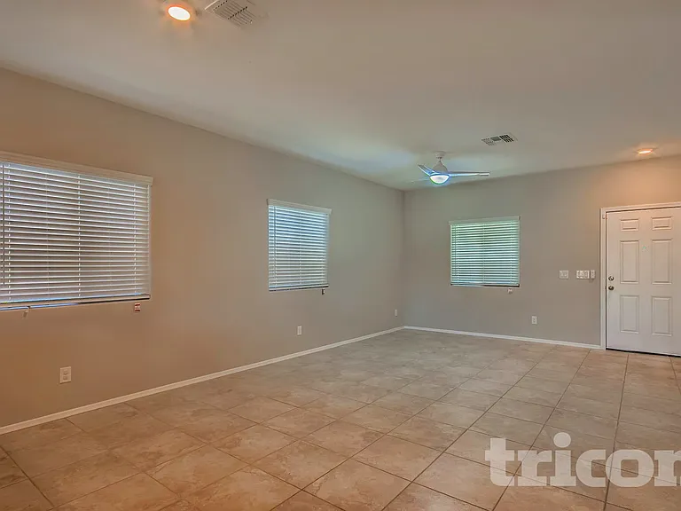 45656 W Sky Ln — Photo 3