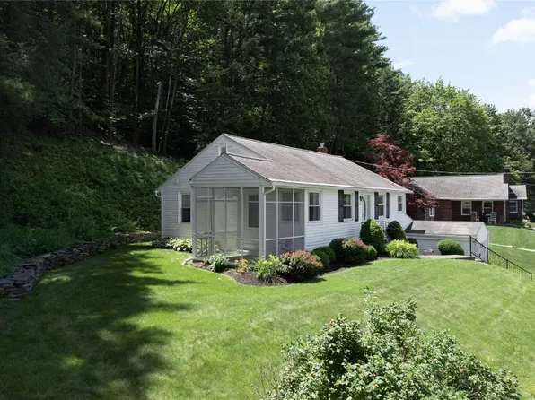 937 Verna Dr, Vestal, NY 13850