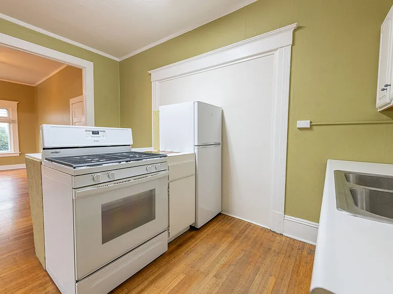 1404 SE Madison St — Photo 2
