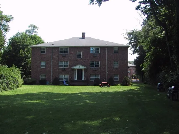 1 Colonial Village Dr APT 7, Arlington, MA 02474