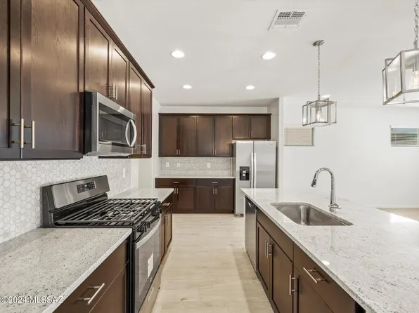 6917 W Jadewood Ln, Tucson, AZ 85757