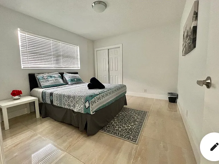 5733 SW 24th Ave — Photo 26