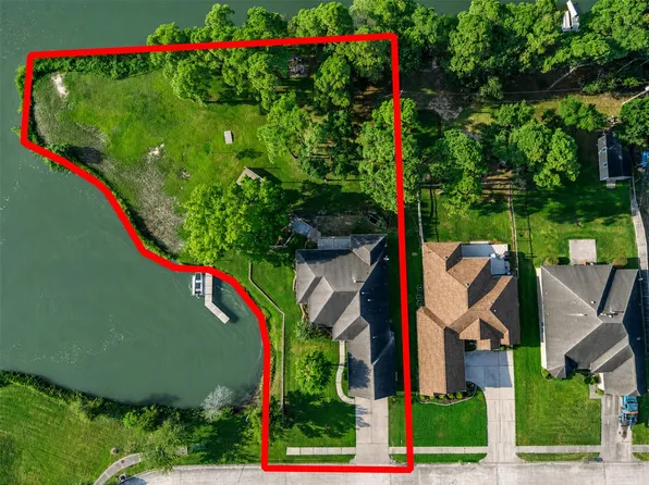 3535 Bayou Forest Dr, Shoreacres, TX 77571