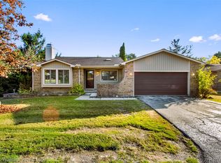 31441 Orchard Brook Ct, Farmington, MI 48336