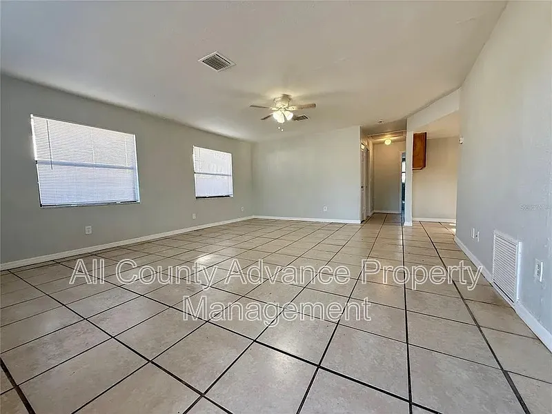 3 bed, 1.0 bath, 1224 sqft, $1,799 — Photo 3