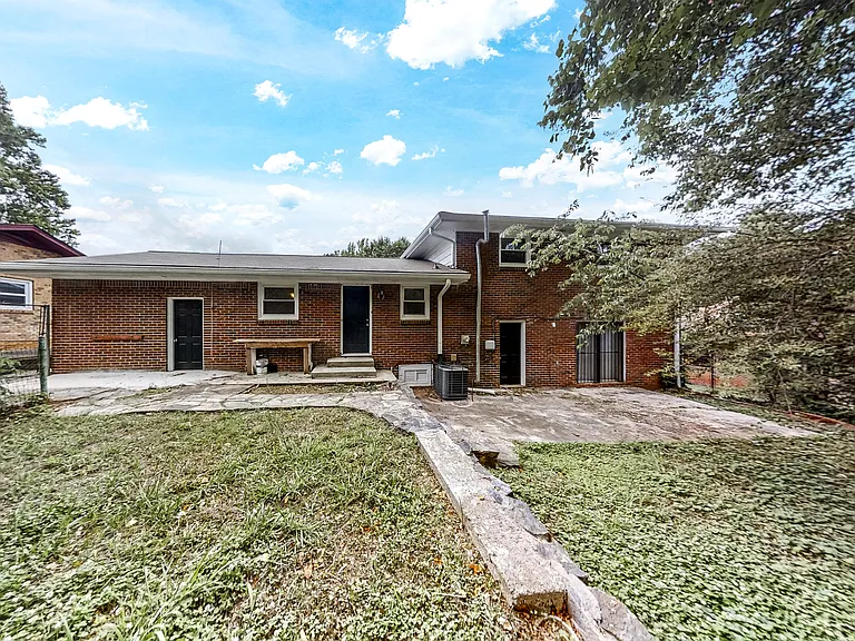 Emerald Lake Dr — Photo 10