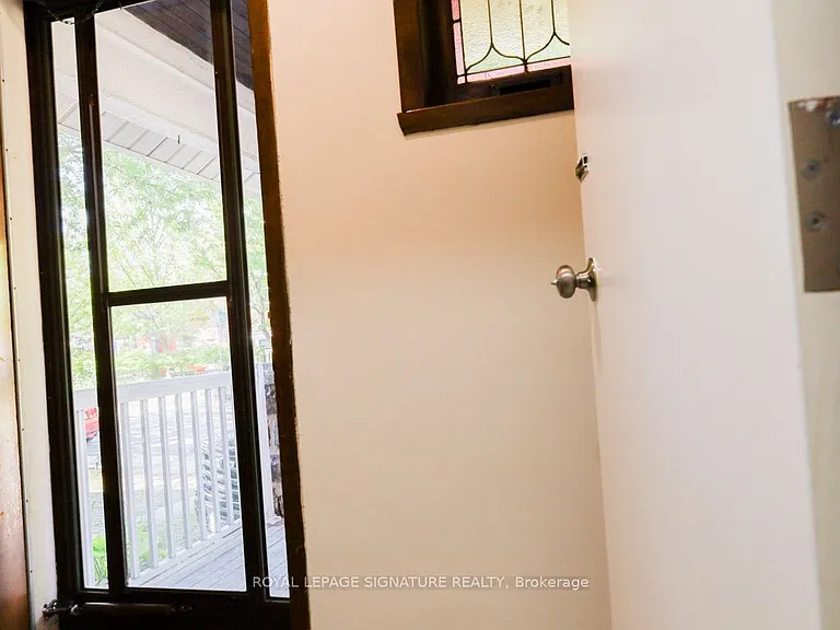 111 Northcliffe Blvd #ALL INCLUSIVE UPPER — Photo 17
