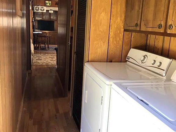 4th image of 220 Hemlock Ln
