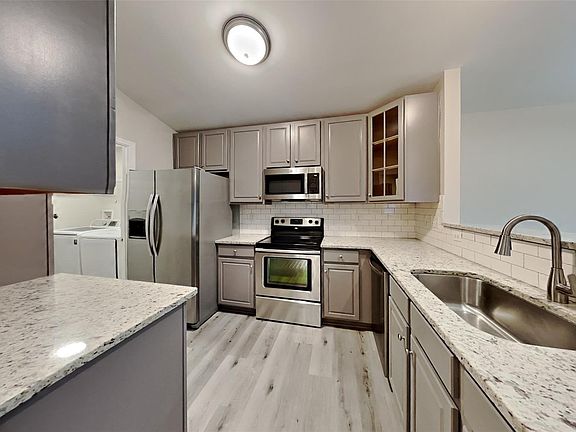 4th image of 11280 Hyde Pointe Ct